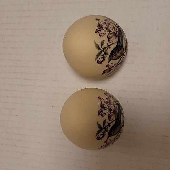 Beautiful Pair of Porcelain Eggs - Picture 12 of 16